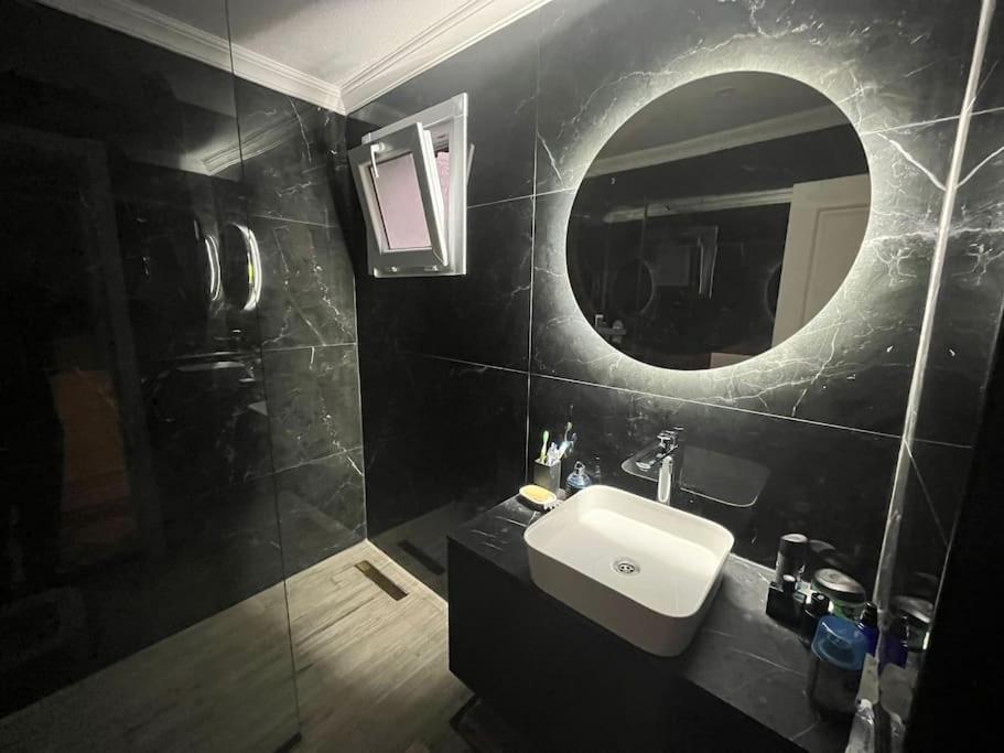 이스탄불 Sisli Osmanbey Taksim Large Terrace, Quietness And Space 아파트 외부 사진
